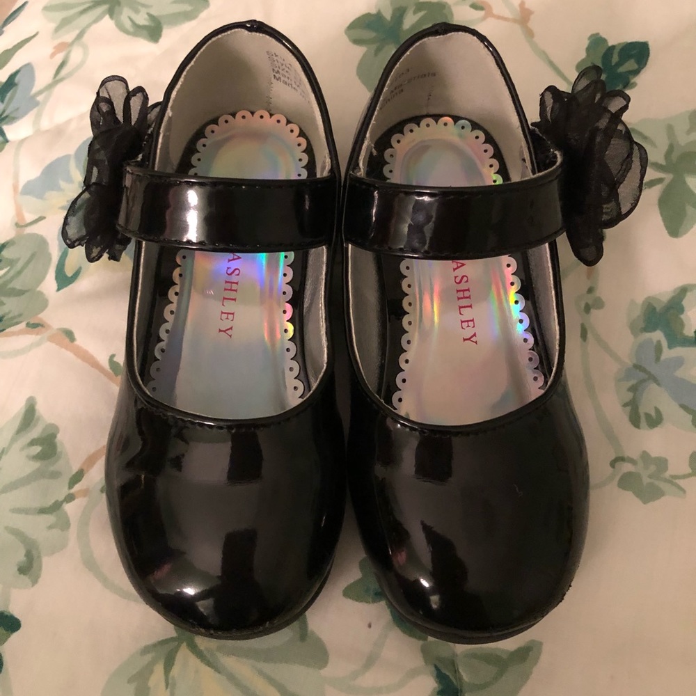 Black Patten leather Mary Janes - toddler sz 8